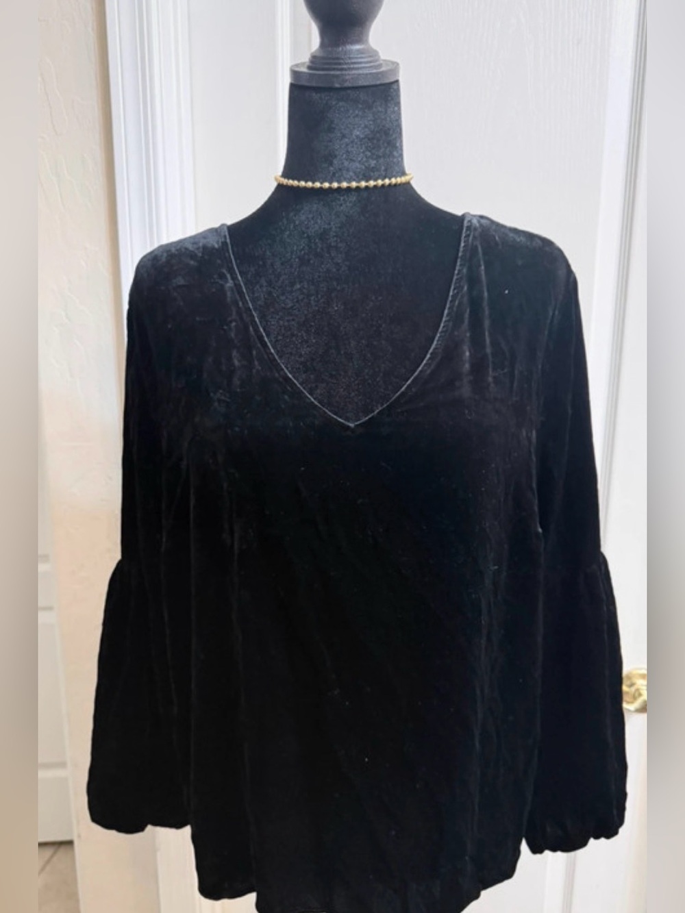 Garnet Hill Black Silk Blend Velvet Burnout Bell Long Sleeve  V-Neck Size 8